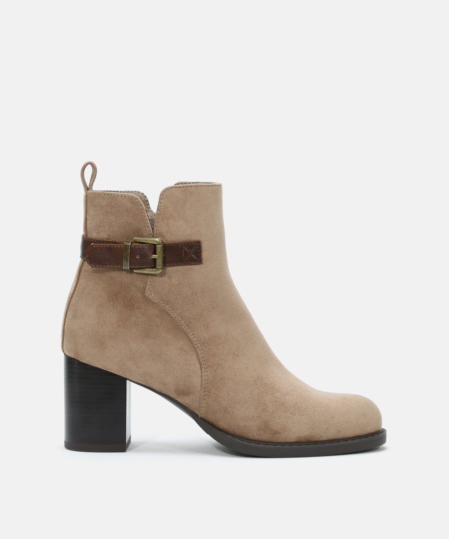 Botines tacón hebilla
